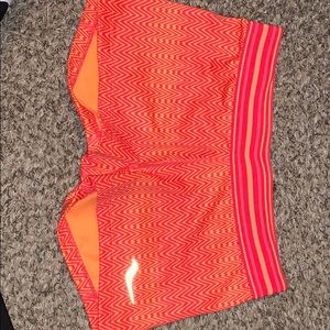 I am selling a pair of SAUCONY women’s spandex!